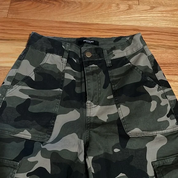 NWOT camo cargos - Picture 7 of 10